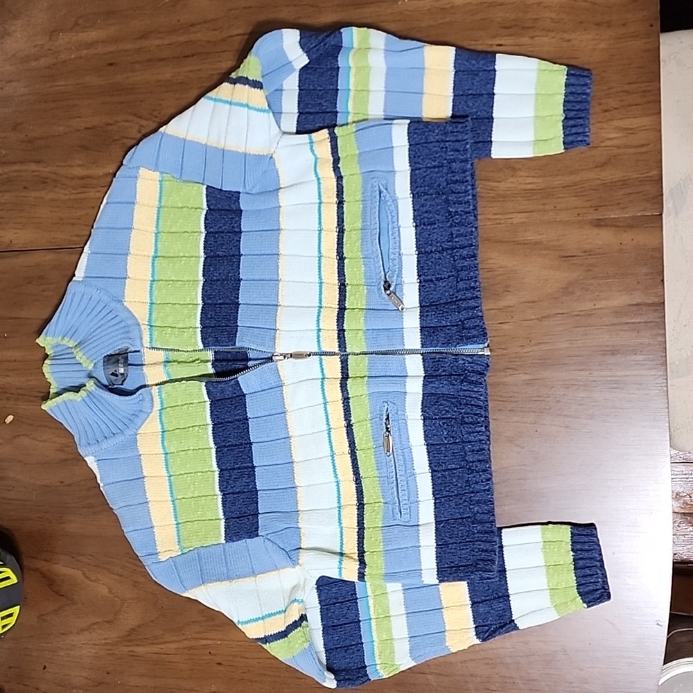 Lizwear cropped sweater w zipper